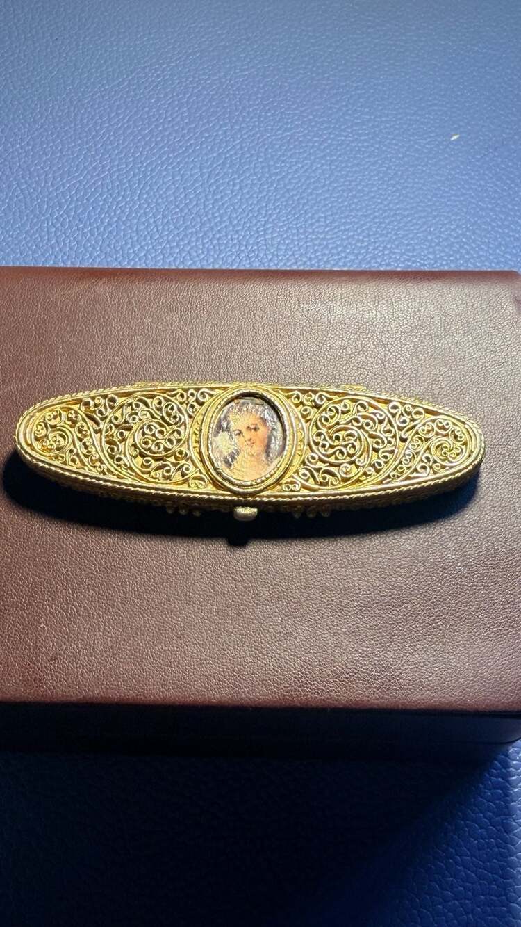 Vintage Estee Lauder 1973 Portrait Miniature Gold Filigree Solid Perfume Compact